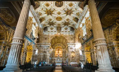 Interior Revestido de Ouro
